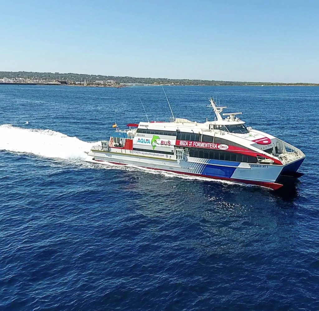 Ferry de aqua bus, el mas rapido de la isla de ibiza para llegar a Formentera.